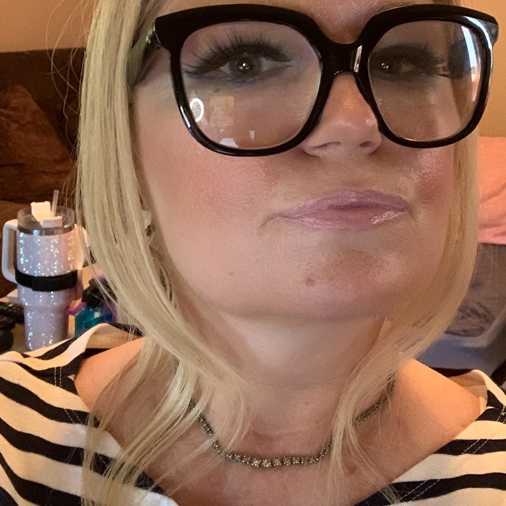 Meet your Posher, Gwendolyn